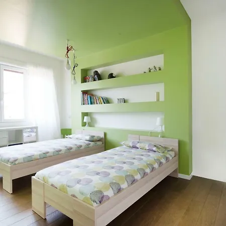 Apartment Lush Contemporary Flat, Wonderful With 3 Bedrooms, 6 Guests *