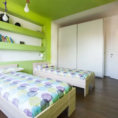 Lush Contemporary Flat, Wonderful With 3 Bedrooms, 6 Guests * Milan