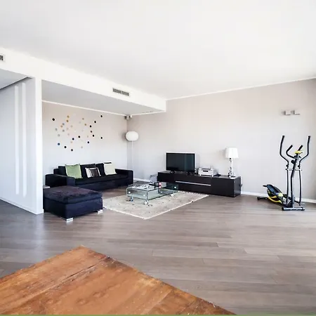 Lush Contemporary Flat, Wonderful With 3 Bedrooms, 6 Guests Apartment *