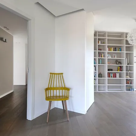 Apartment Lush Contemporary Flat, Wonderful With 3 Bedrooms, 6 Guests Milan