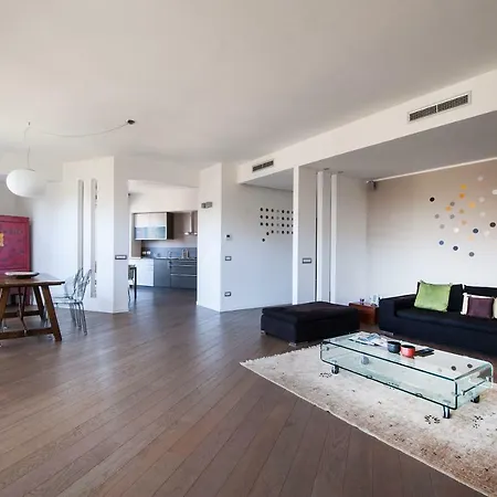 Apartment Lush Contemporary Flat, Wonderful With 3 Bedrooms, 6 Guests Milan