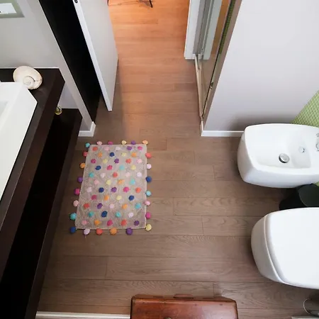 Lush Contemporary Flat, Wonderful With 3 Bedrooms, 6 Guests Apartment