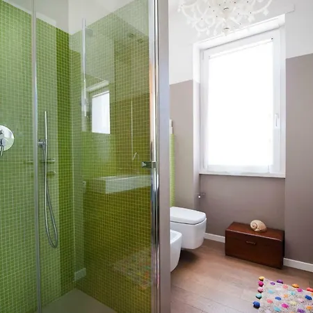 Apartment Lush Contemporary Flat, Wonderful With 3 Bedrooms, 6 Guests Milan