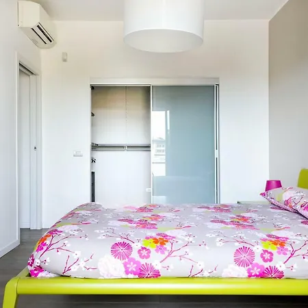 Lush Contemporary Flat, Wonderful With 3 Bedrooms, 6 Guests * Milan